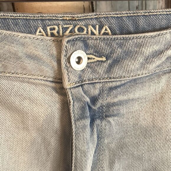 Arizona Jean Company distressed raw edge shortie shorts, size 15, good condition - Picture 4 of 10